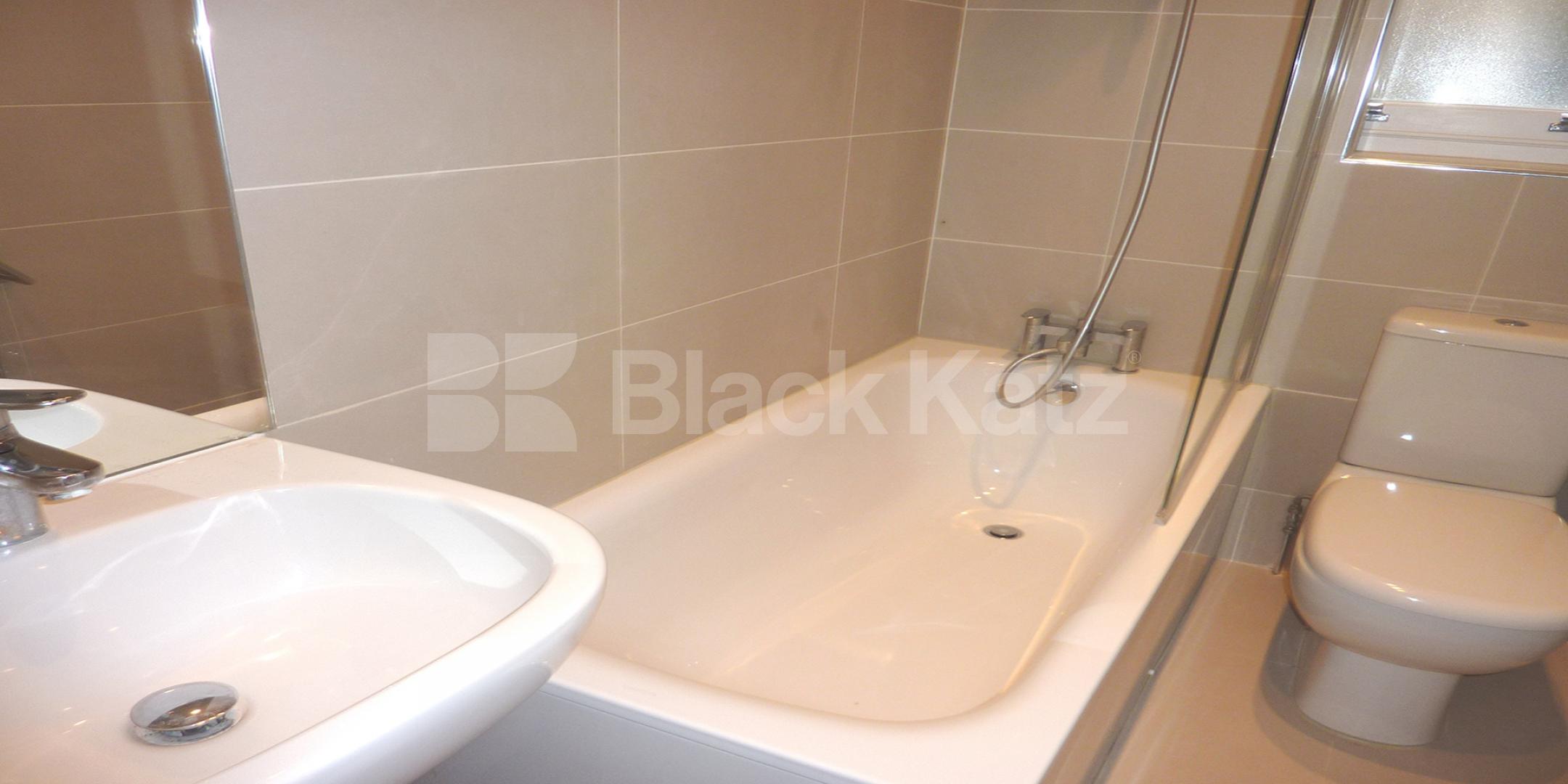 			2 BED 2 BATH , 2 Bedroom, 2 bath, 1 reception Flat			 Hilldrop Road, TUFNELL PARK 